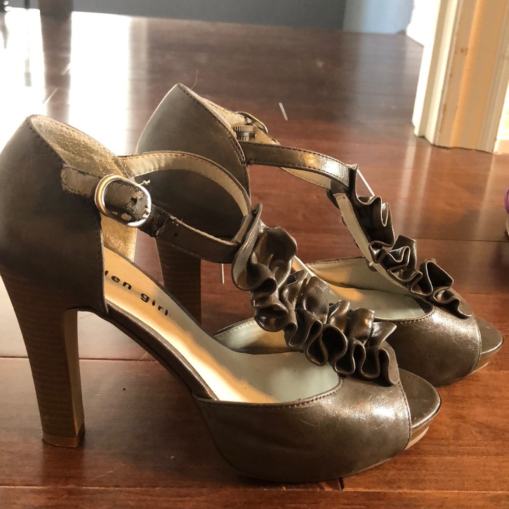 Ruffle Heels
